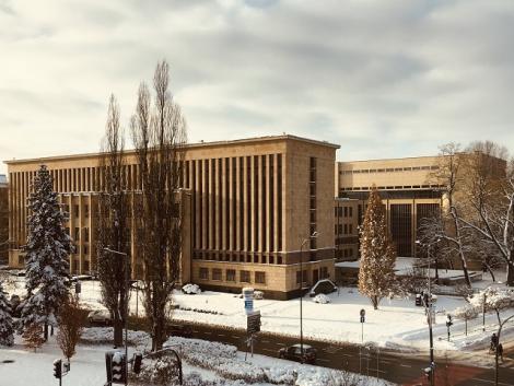 Zdjęcie nr 1 (48)
                                	                             Biblioteka Jagiellońska - widok z budynku Paderevianum
                            