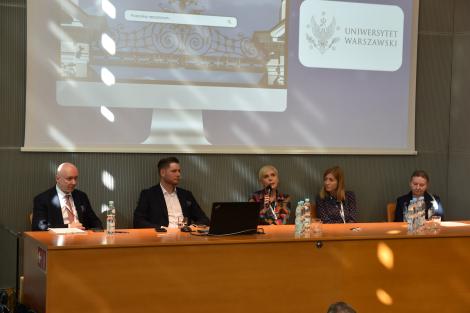 Zdjęcie nr 13 (39)
                                	                             Panel dyskusyjny – dr Leszek Szafrański, Piotr Masalski, Magdalena Rowińska, Dorota Wojewoda, Olimpia Małecka.
                            